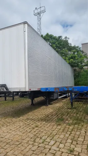 Vendo Carreta Baú Randon - Guerra 30 Paletes 2015