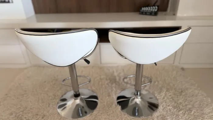 2 Banquetas de Couro