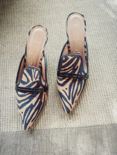 Scarpin em couro de camurça 