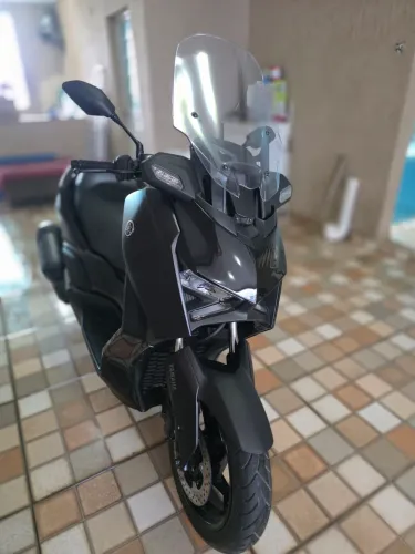 Yamaha XMAX 300 Connected | 1.900 km | Revisada | Garantia