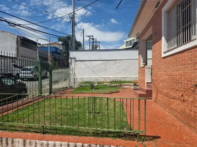 Terreno à Venda com Casa Antiga | Excelente Potencial Comercial. Ótimo para Investidor