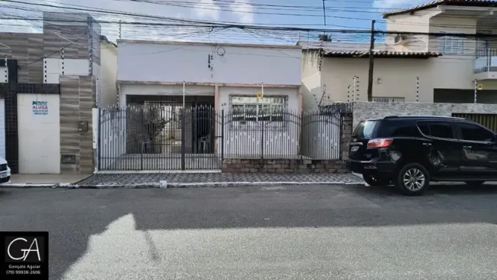 Casa bem localizada no bairro Getúlio Vargas.