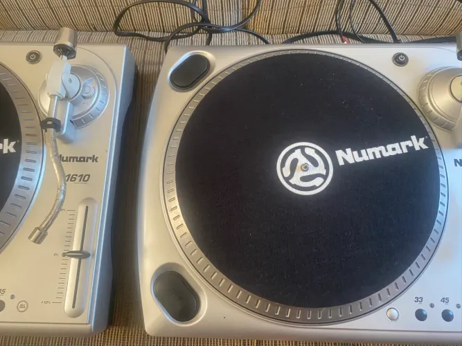 Par de toca discos Numark tt1610