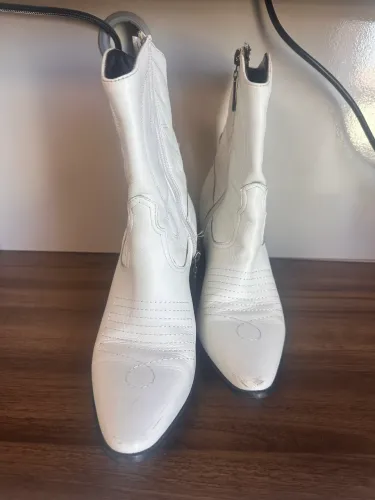 Bota feminina Branca Santa Lola