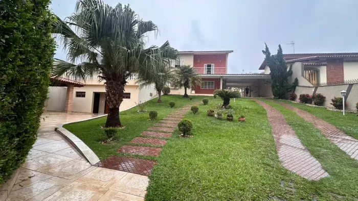 Casa térrea para aluguel no Centro de Guararema - São Paulo