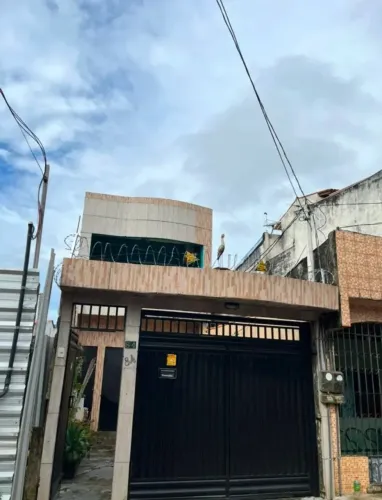 Casa 2 pavimentos - 120 m² com 2 suítes, piscina churrasqueira e 2 vgs - Marco - Belém - P
