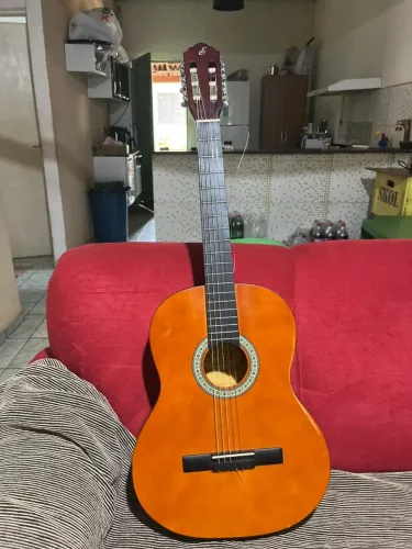 Violão a venda para aqueles que sao apaixonados por músicas