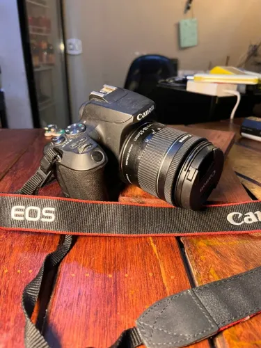 CANON SL3 NA CAIXA. COM TODOS OS ITENS ORIGINAIS.