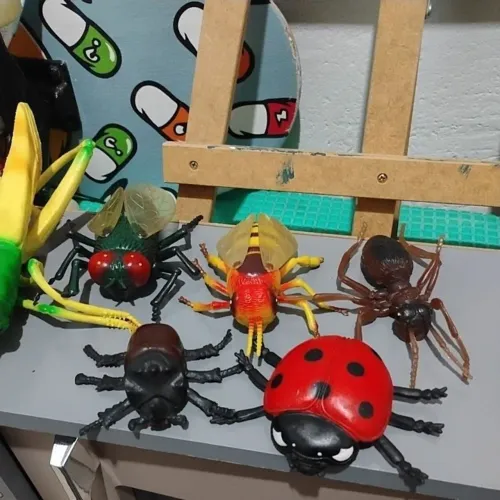 Lote de brinquedos de insetos