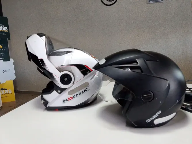 VENDO 2 EXCELENTES CAPACETES(DESAPEGO)