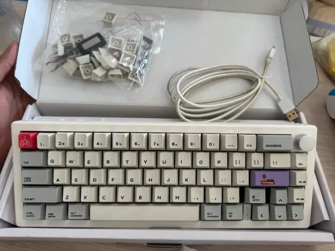 Teclado custom GMK87-Mechanical - Switch Epomaker Flamingo - Teclas baseus