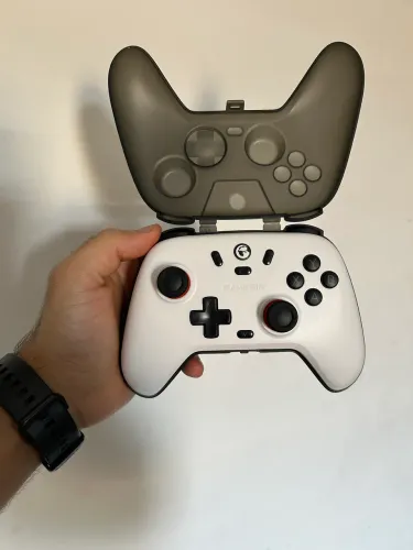 Controle sem fio GameSir T4 Nova Lite na cor Stellar White, novo e lacrado