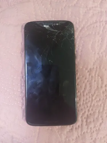Celular Motorola g7 play com tela quebrada 