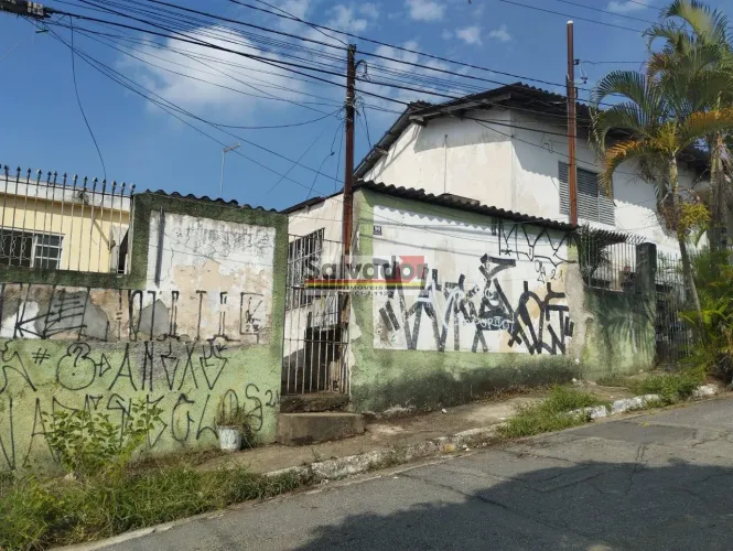 Terreno com 3 Casas Térreas na Vila Brasilina