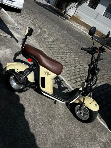 Moto scooter pouco tempo de uso bem nova