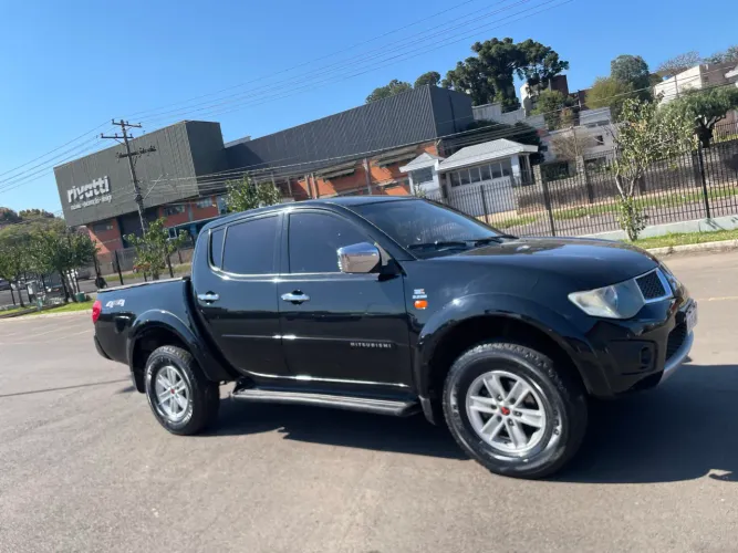 Mitsubishi L200 Triton HPE 3.2 CD TB Int.diesel AUT 2012
