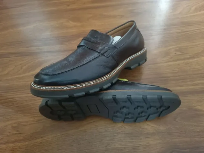 Sapato 100% couro marca rosa de nilo marrom