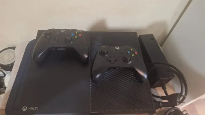 Xbox One - 1TB - DEFEITO NA FONTE 