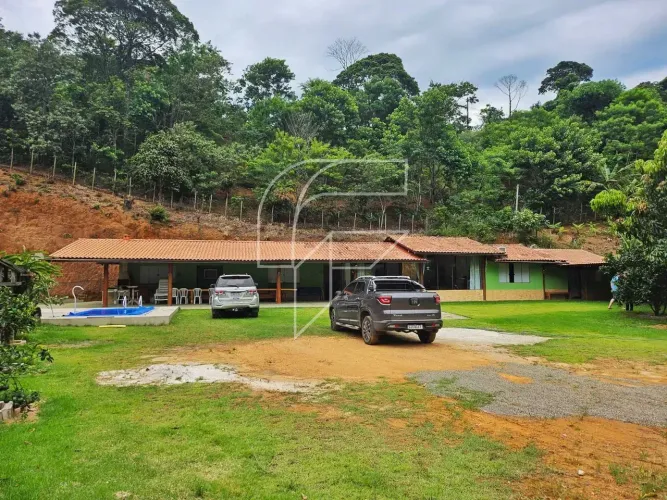 Imóvel para venda possui 2000 metros quadrados com 5 quartos em Buenos Aires - Guarapari -