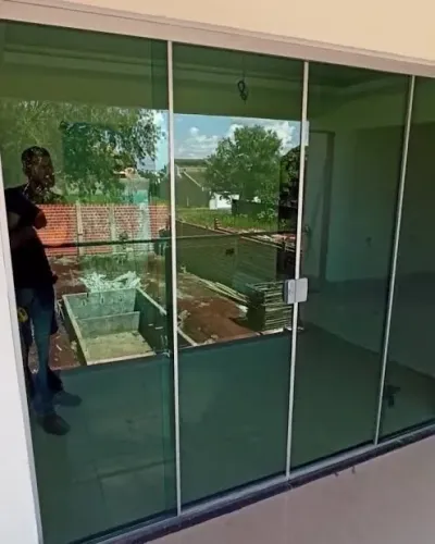 VENDO PORTA DE VIDRO DE CORRER VERDE