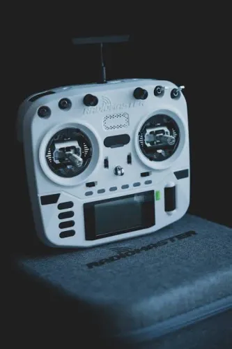 Transmissor de Rádio Radiomaster Boxer Crush com Sistema Operacional EdgeTX