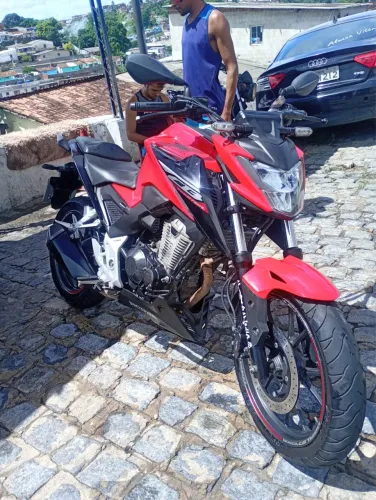 Twister CB 300 novíssima