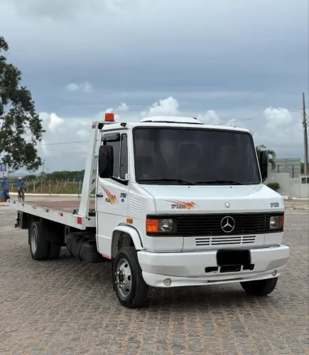 Caminhão MB 710 na Plataforma (Guincho) - Parcelamos em até 120x