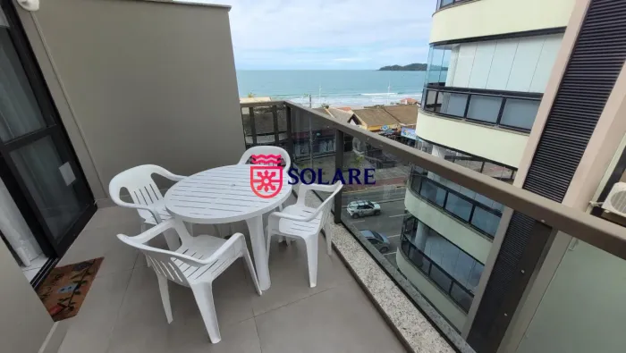 Cobertura com 2 dormitórios com vista para praia de Bombas para 4 pessoas
