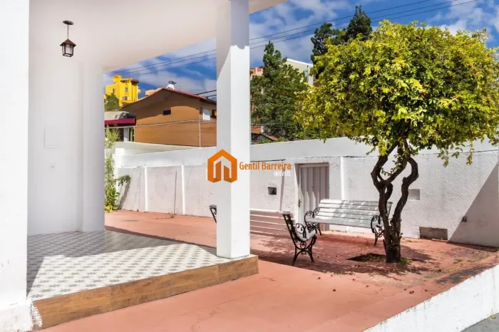 Casa no Bairro de Fátima, Próxima à Praça da Argentina.