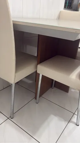 Mesa de jantar com 4 cadeiras a venda