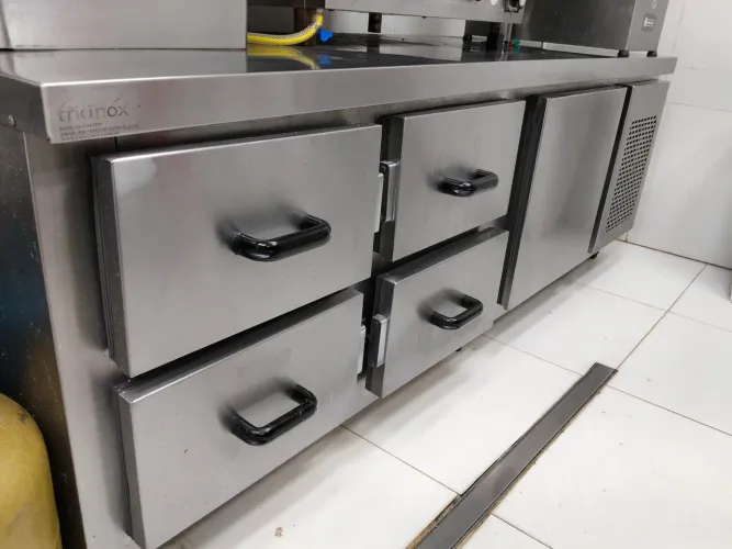 Balcão Refrigerado Cozinha Com porta