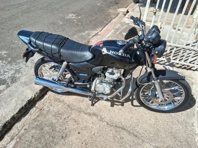 Vendo moto 2008, IPVA pago, pneus novos, relacao com retentor nova, modinha top so andar.