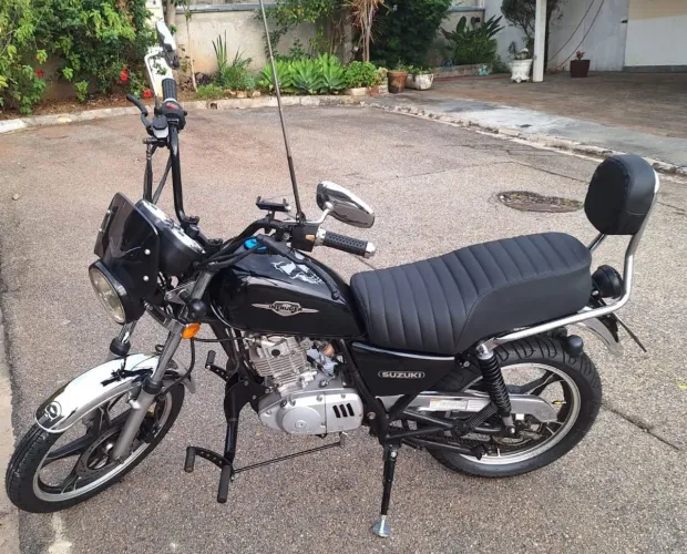 INTRUDER 125 CUSTOM 