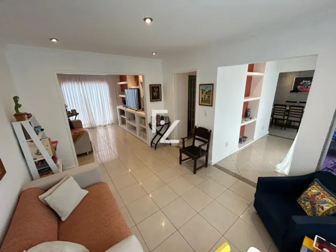 Casa Exclusiva em Condomínio Fechado com Salão de Jogos e Área Gourmet