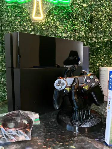 PS4 semi-novo completo