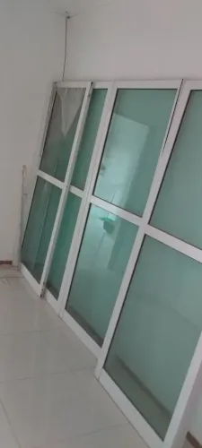 Porta de Vidro 4 Folhas Sequenciais de Alumínio Branco