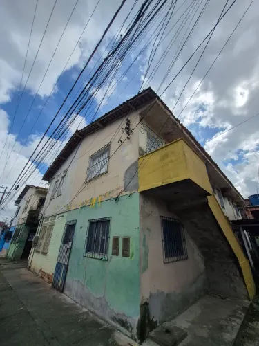 Casa nos Altos - quase em frente ao IT Center - R$ 1.950.000