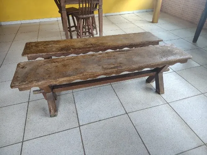 Par de Bancos em Madeira Gravatá, Medindo 160x38cm.