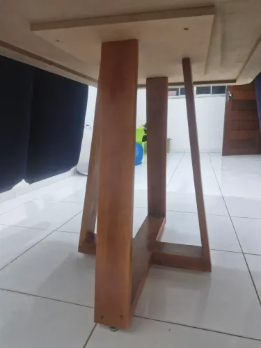 Vende-se mesa de ja tarde 4 cadeiras