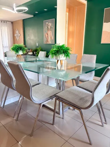 Conjunto de mesa e cadeiras