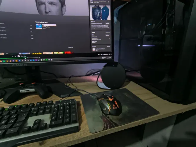 Logitech g560