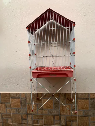Gaiola Grande 1,00m com Suporte e Telhado Vermelho