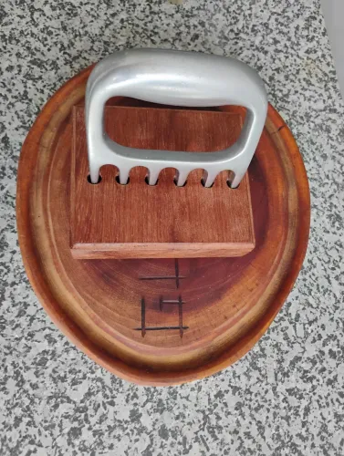 Guarras de uso e tridentes para churrasco 