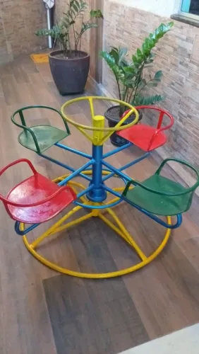 Brinquedo carrocel 