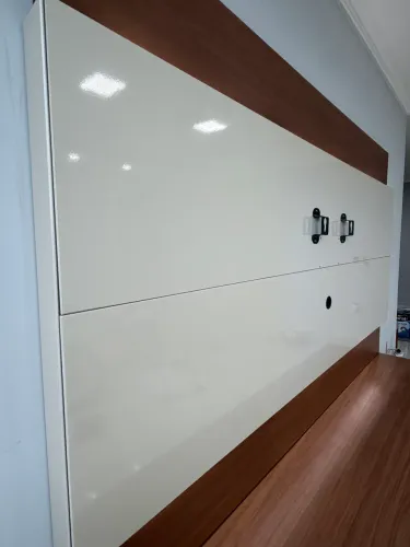 Rack com painel de tv