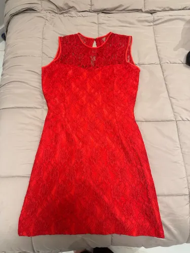 Vestido vermelho todo rendado P