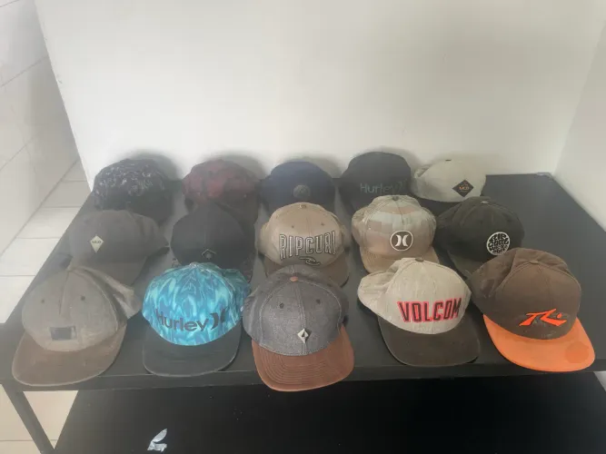 Vende-se bonés todos originais 