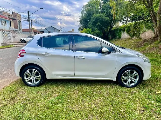 Peugeot 208 Griffe 1.6 Flex 16V 5P Aut. 2015