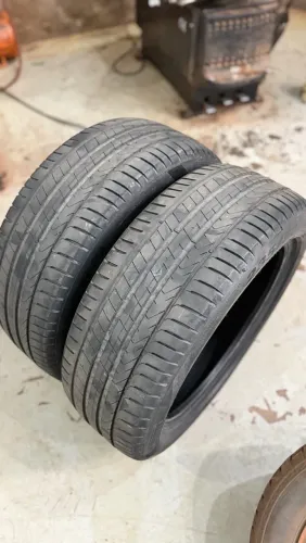 Pneus Pirelli 235/55/19 - 80% de borracha 