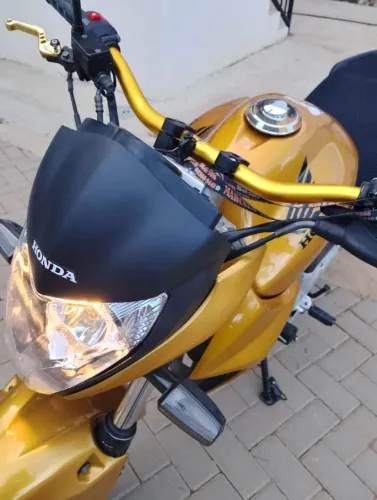 Moto Cb 300